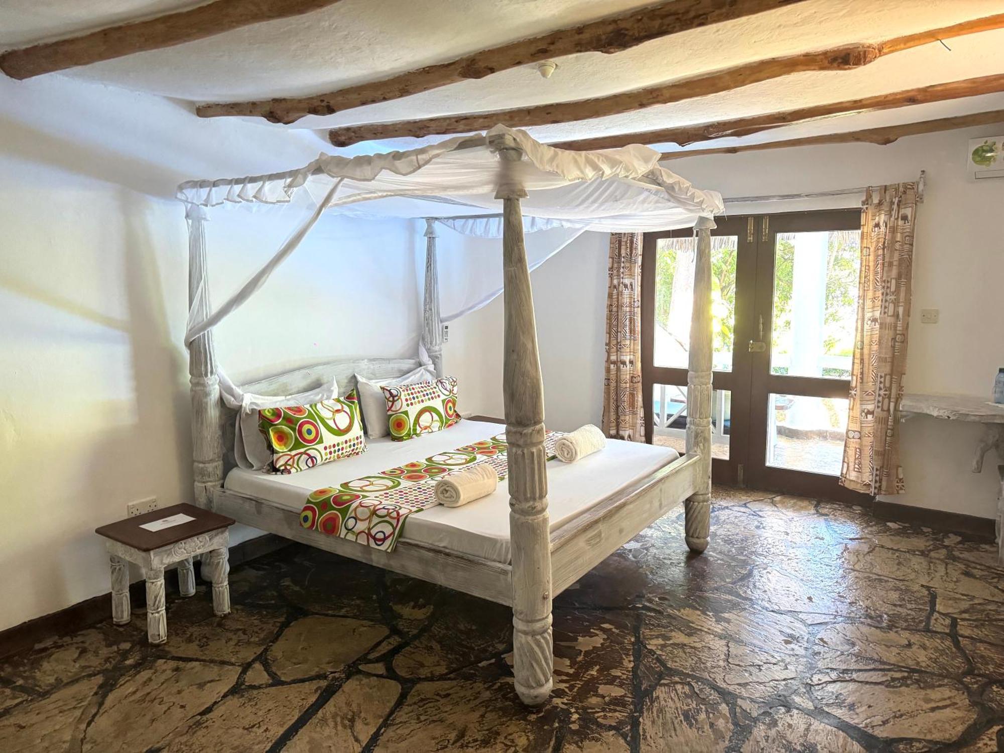 Soul Breeze Beach Resort Diani Beach Exterior foto